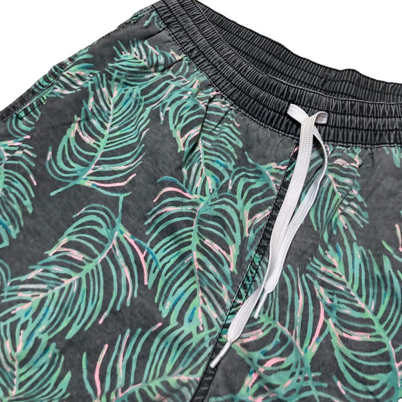 Chubbies Palm Leaves Shorts 5” Men’s size Medium in Black and Green - Picture 3 of 6